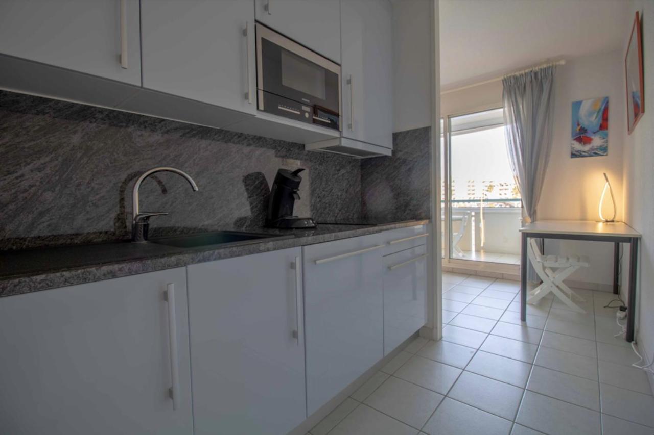 Apartment With Balcony And View On The Port Fréjus Eksteriør billede